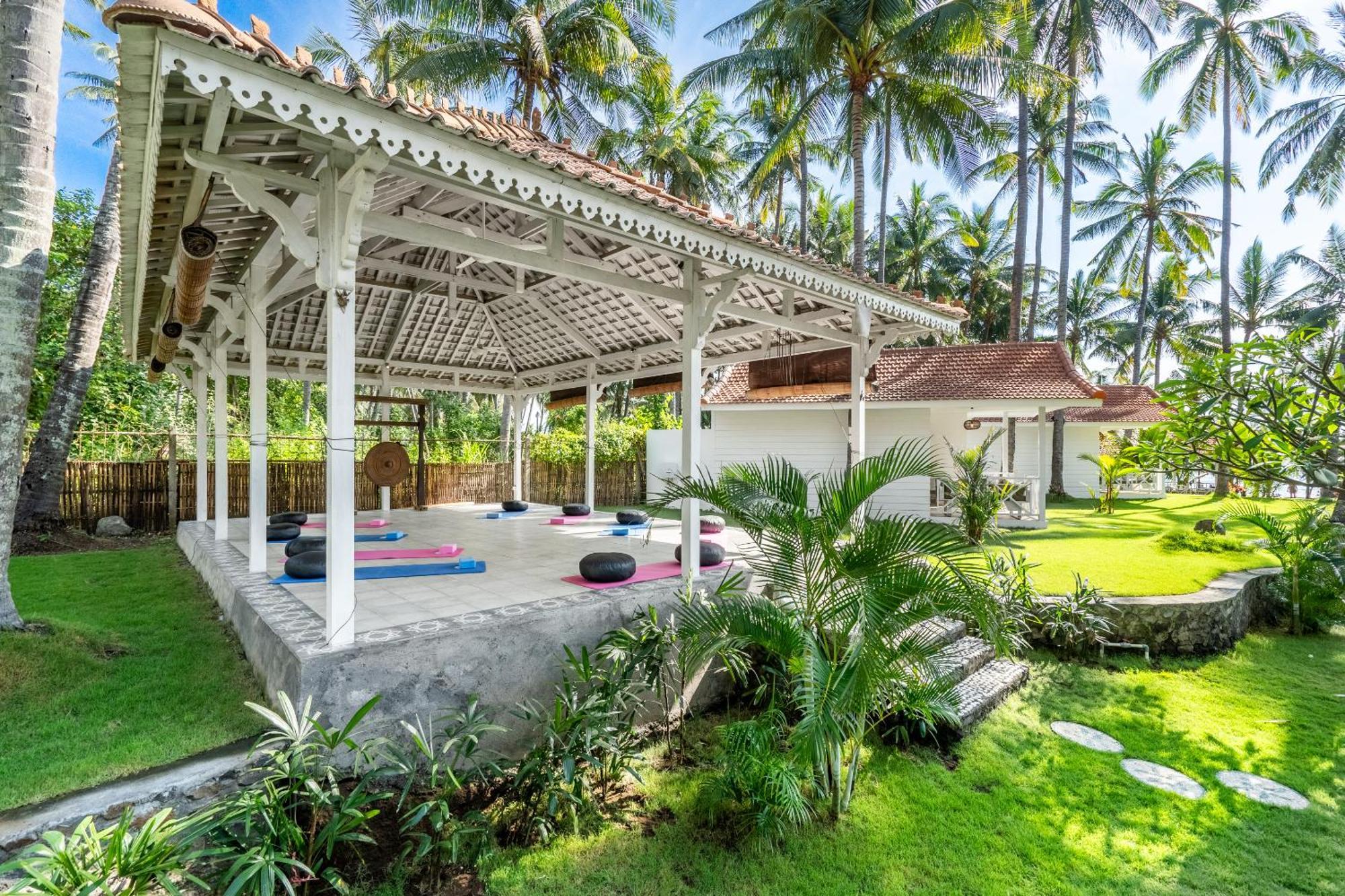 Senang Resort Tianyar Exterior foto